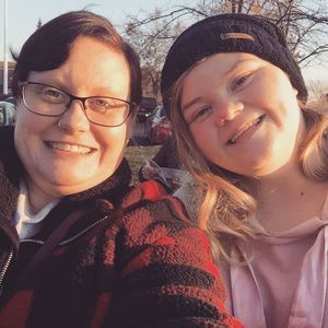 Meet your Posher, Hallie